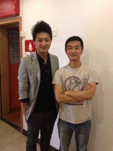 与多亮合影